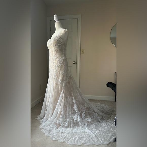 Casablanca fit and flare, sweetheart neckline, wedding dress (style 2215) - Picture 4 of 16